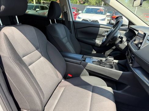 Used 2024 Nissan Rogue SV FWD image 19