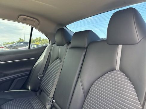 Used 2023 Toyota Camry SE FWD image 11