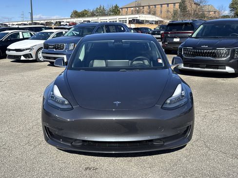 Used 2018 Tesla Model 3 Long Range image 2