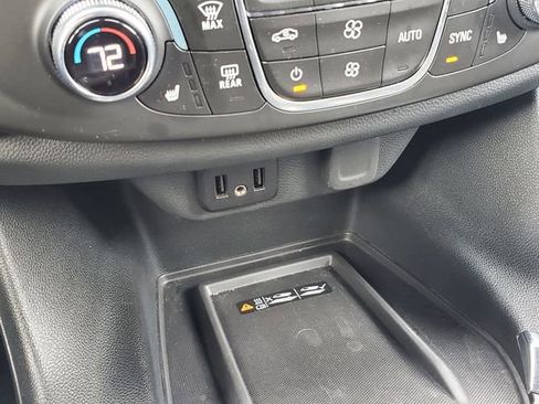 Used 2023 Chevrolet Traverse LT image 34