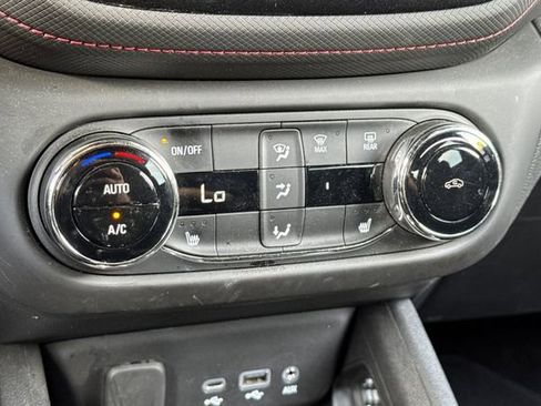 Used 2023 Chevrolet TrailBlazer RS w/ Convenience Package image 28