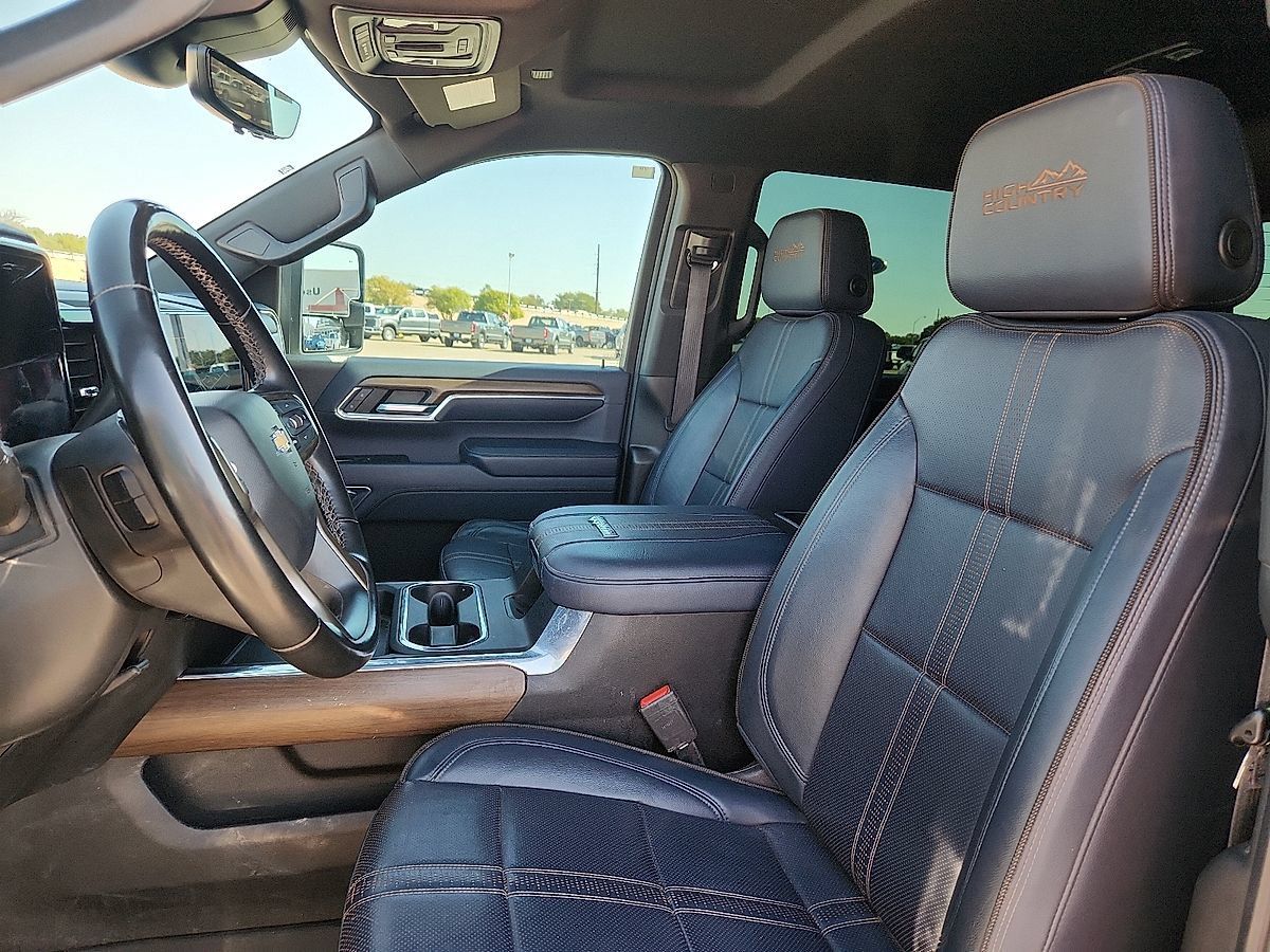 Used 2024 Chevrolet Silverado 2500 High Country w/ Technology Package AWD/4WD image 7