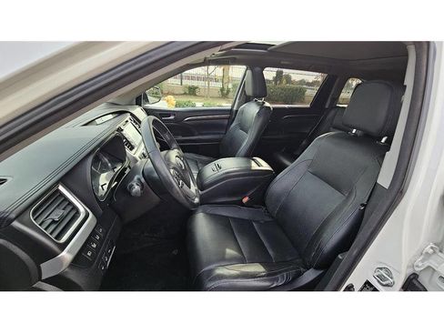 Used 2014 Toyota Highlander Limited Platinum image 9