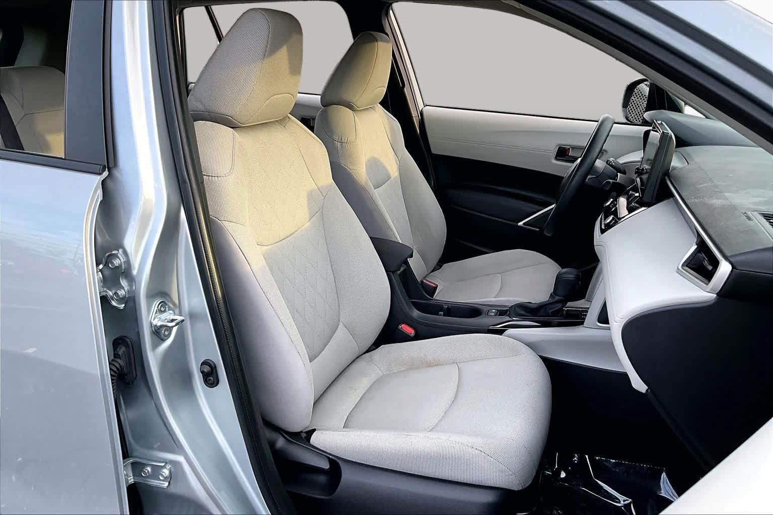 Used 2025 Toyota Corolla Cross L FWD image 9