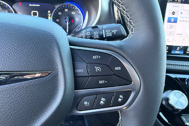 New 2026 Chrysler Pacifica Select AWD/4WD image 16