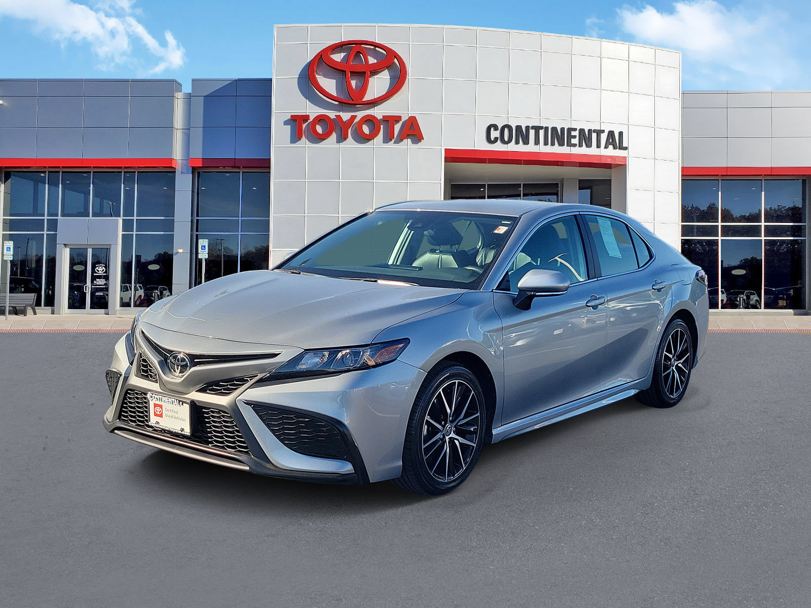 Certified 2024 Toyota Camry SE FWD image 3