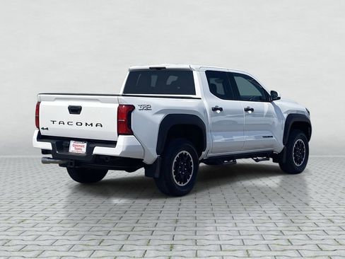 Certified 2025 Toyota Tacoma TRD Off-Road AWD/4WD image 3