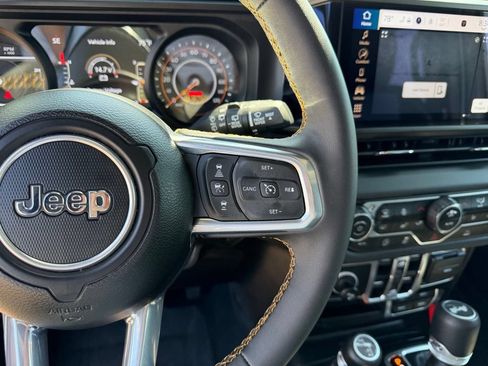 Used 2024 Jeep Wrangler Unlimited Sahara AWD/4WD image 18