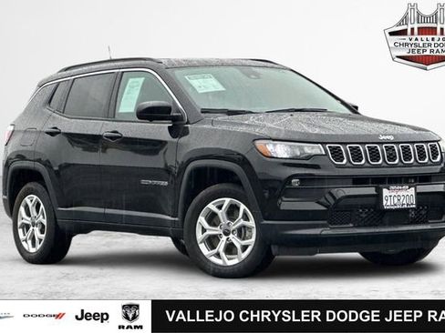 Used 2025 Jeep Compass Latitude w/ Convenience Group image 1