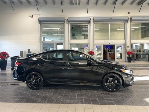 Used 2022 Nissan Sentra SR w/ Midnight Edition image 5