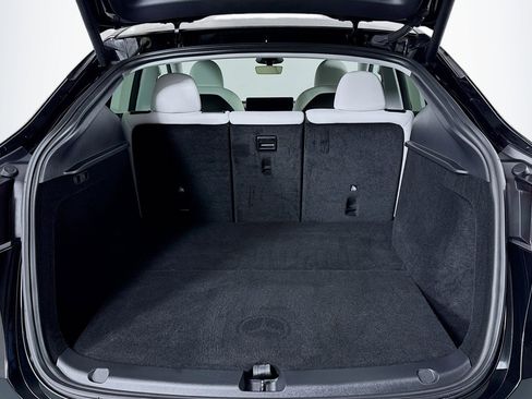 Used 2024 Tesla Model Y Long Range image 21