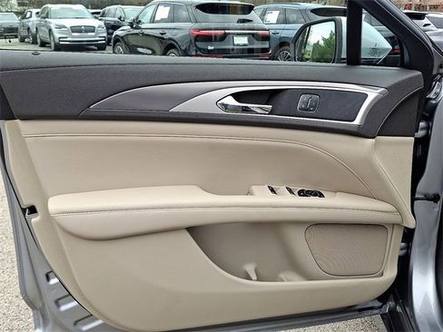 Used 2020 Lincoln MKZ image 12