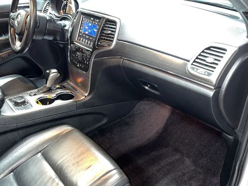 Used 2017 Jeep Grand Cherokee Limited w/ Trailer Tow Group IV image 18