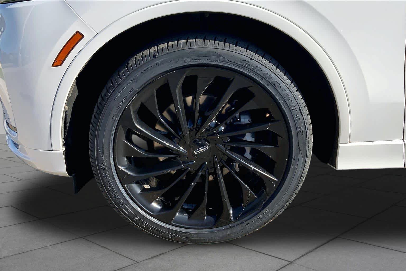 Used 2025 Lincoln Aviator Reserve w/ Equipment Group 201A AWD/4WD image 11