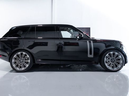 Used 2024 Land Rover Range Rover Long Wheelbase SE image 14