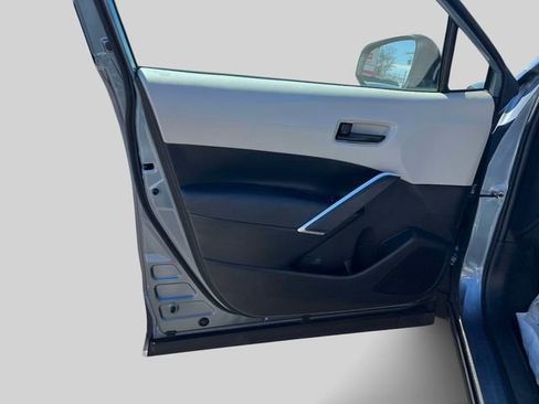 Used 2023 Toyota Corolla Cross L image 18