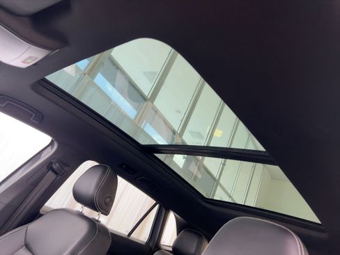 Certified 2022 Volkswagen Atlas Cross Sport SE image 16