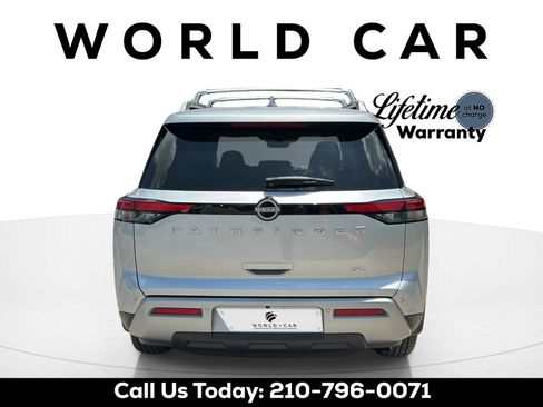 Used 2025 Nissan Pathfinder SL FWD image 4