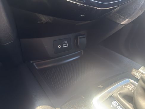 Used 2018 Nissan Rogue SV AWD/4WD image 20