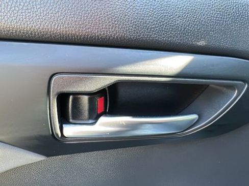 Used 2023 Toyota Highlander XLE AWD/4WD image 33