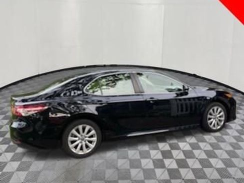 Used 2018 Toyota Camry LE w/ Convenience Package FWD image 4