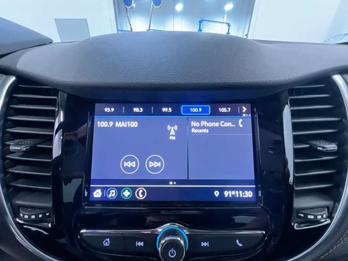 Used 2020 Chevrolet Trax Premier FWD image 24