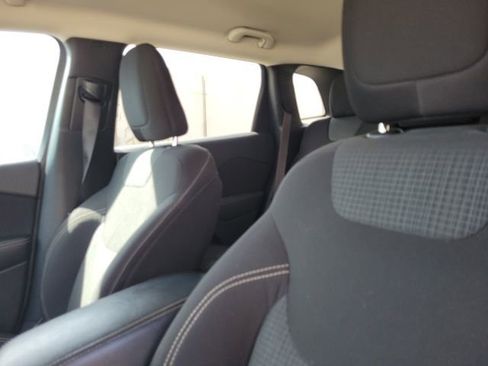 Used 2016 Jeep Cherokee Latitude w/ Cold Weather Group image 42