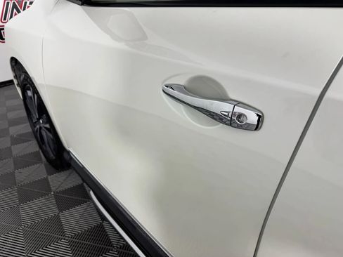 Used 2018 Nissan Pathfinder Platinum image 28