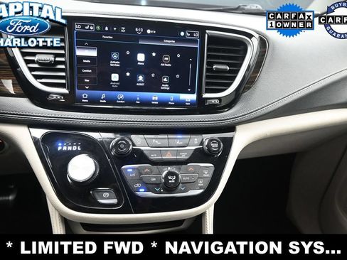 Used 2024 Chrysler Pacifica Limited FWD image 18