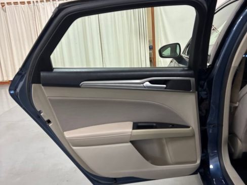 Used 2019 Ford Fusion SE FWD image 20