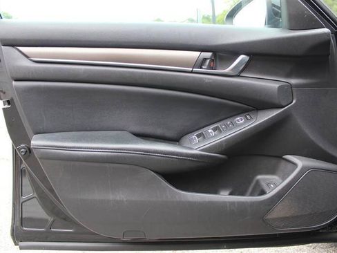 Used 2018 Honda Accord LX image 11