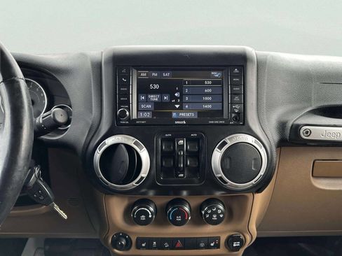 Used 2015 Jeep Wrangler Unlimited Sahara image 28