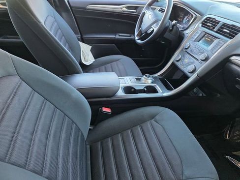 Used 2018 Ford Fusion SE image 15