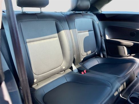 Used 2019 Volkswagen Beetle 2.0T SE image 28