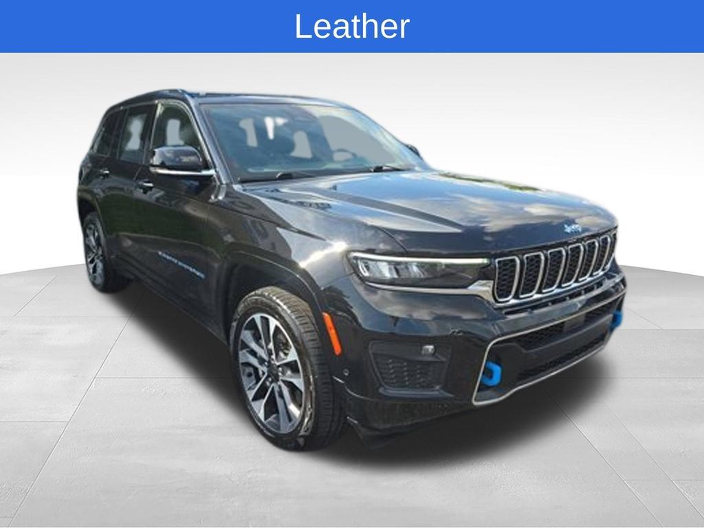 Used 2022 Jeep Grand Cherokee Overland w/ Luxury Tech Group IV AWD/4WD image 9