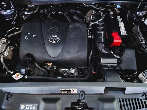 Used 2020 Toyota Highlander XLE AWD/4WD image 13