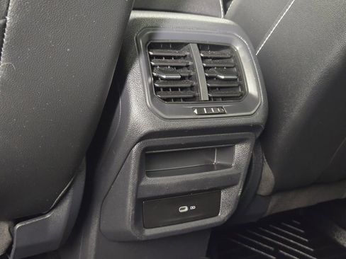 Used 2023 Volkswagen Taos SE w/ Panoramic Sunroof Package FWD image 32