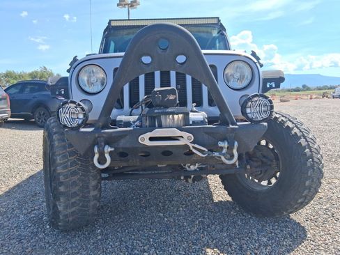 Used 2015 Jeep Wrangler Rubicon w/ Power Convenience Group AWD/4WD image 5
