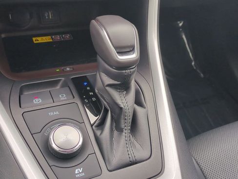 Used 2023 Toyota RAV4 Limited image 12