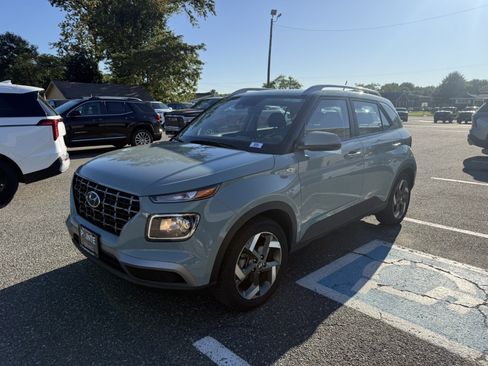 Used 2025 Hyundai Venue SEL FWD image 7