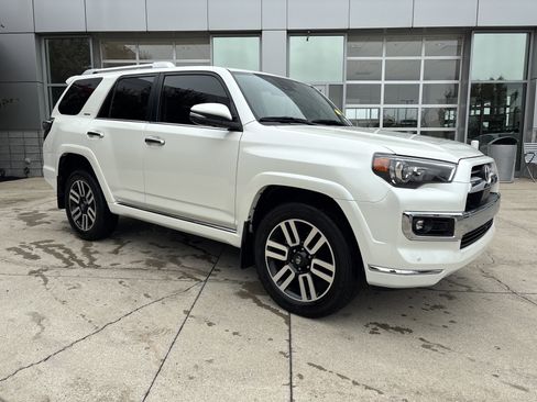 Used 2022 Toyota 4Runner Limited AWD/4WD image 2