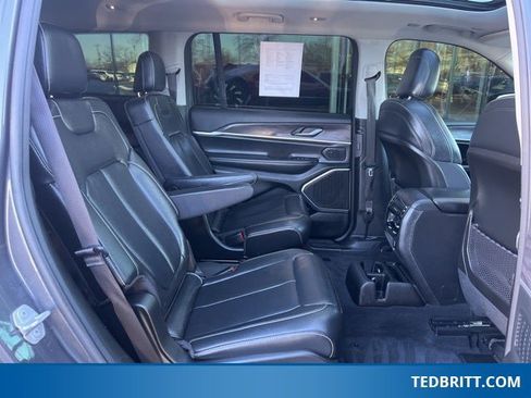 Used 2022 Jeep Grand Cherokee L Limited image 19