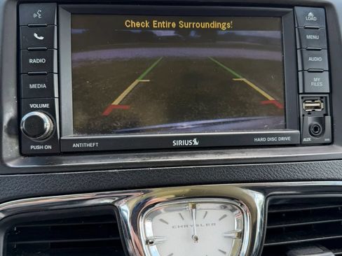 Used 2015 Chrysler Town & Country Limited FWD image 16