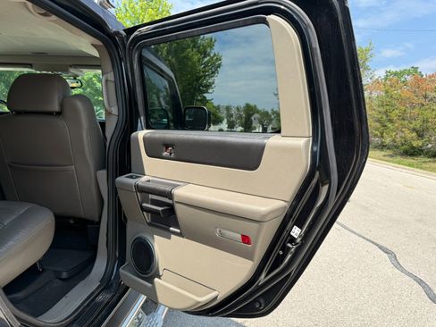 Used 2004 HUMMER H2 Luxury w/ Preferred Equipment Group image 21
