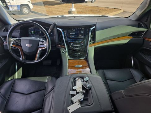 Used 2017 Cadillac Escalade Premium Luxury image 11