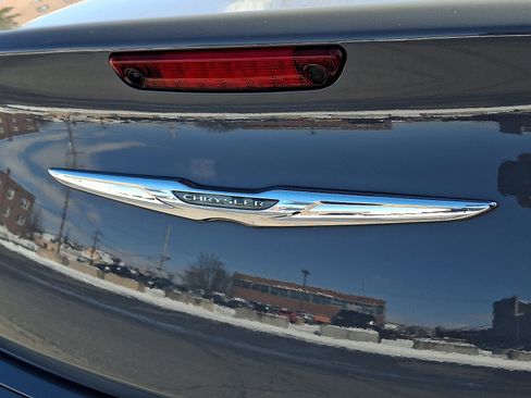 Used 2019 Chrysler 300 S image 29