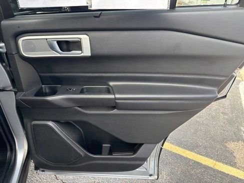 Used 2020 Ford Explorer Platinum image 14