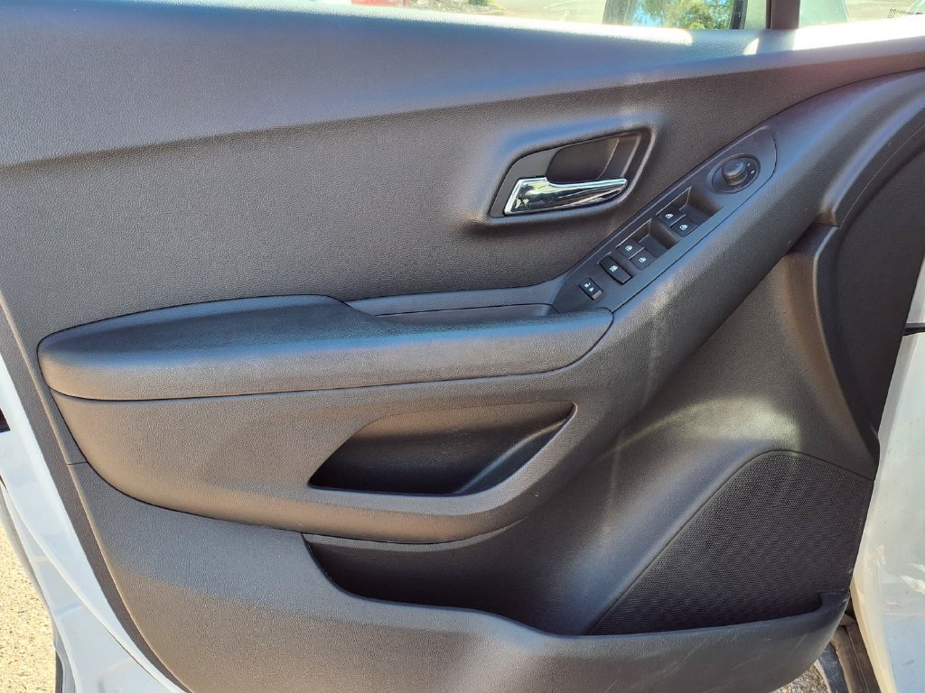 Used 2015 Chevrolet Trax LT w/ LT Plus Package FWD image 11