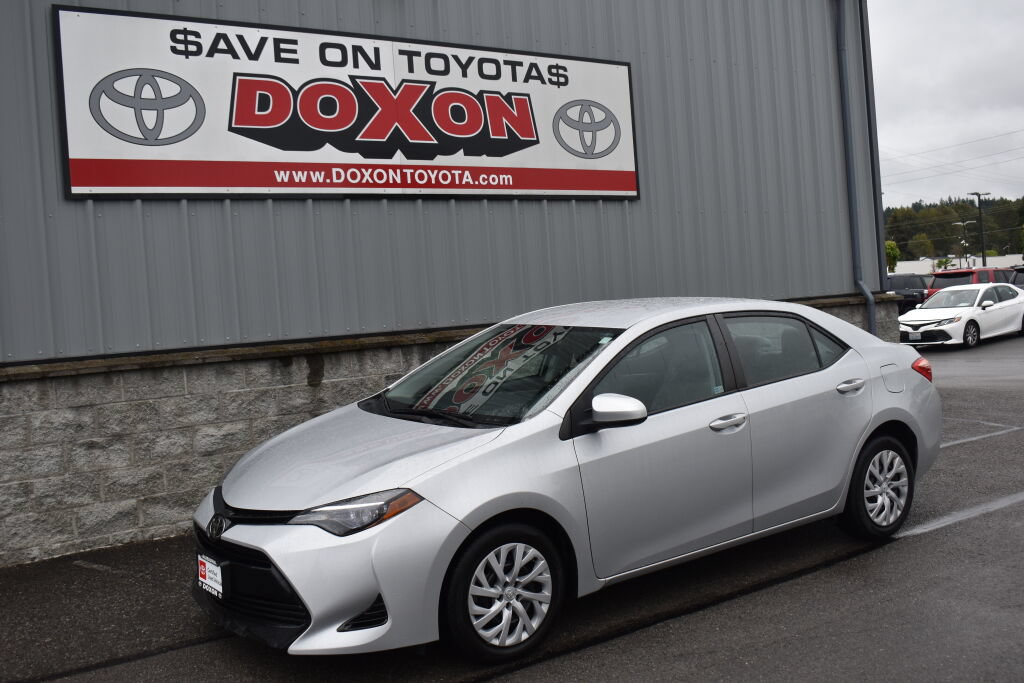 Used 2017 Toyota Corolla LE FWD image 1