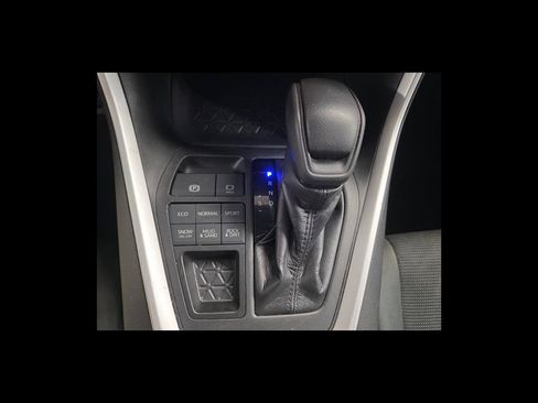 Used 2021 Toyota RAV4 LE AWD/4WD image 24